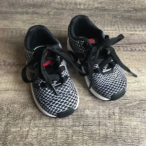 Adidas Torsion toddler sneakers size 6